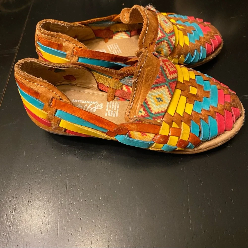 Lupita’s Kids beautifully vibrant colored Huaraches Size 11